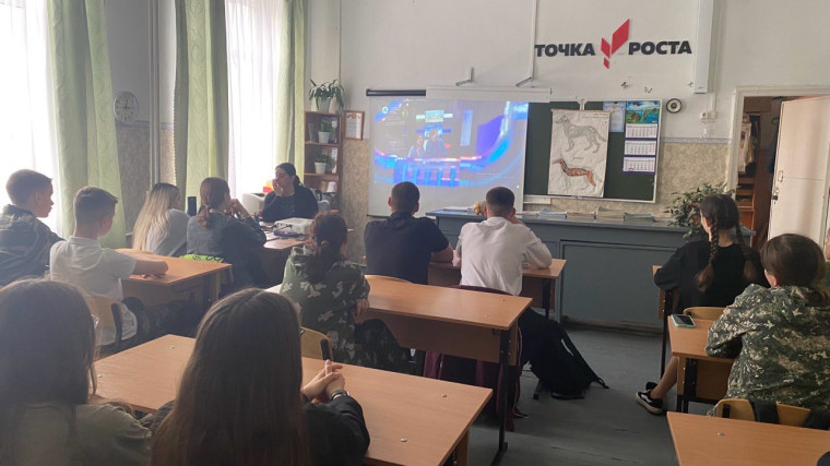 Ребята 6 -11 классов участвовали в федеральном открытом «Уроке цифры» по теме «Квантовые вычисления и материалы будущего».